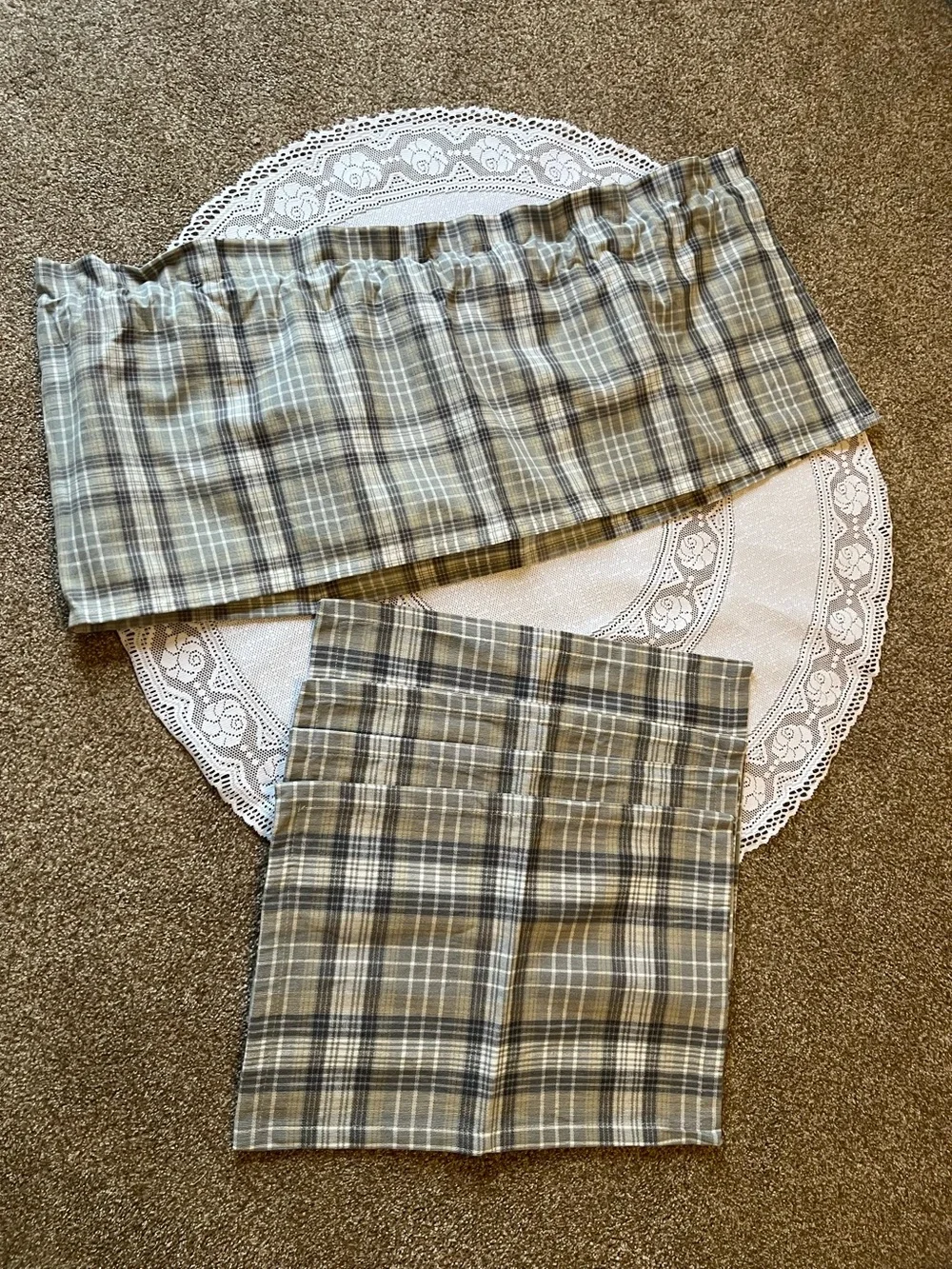 Valance and 4 Placemats